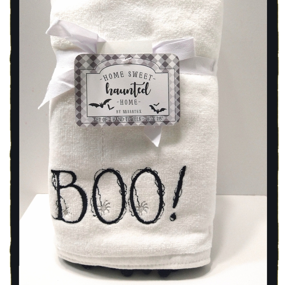 Set of 2 White 🕸️ BOO 🕸️ Hand Towels  - 16" x 28"  *NWT*